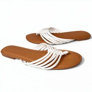 Torrid New White Strappy Flat Sandals Women’s Size 8WW Wide Width